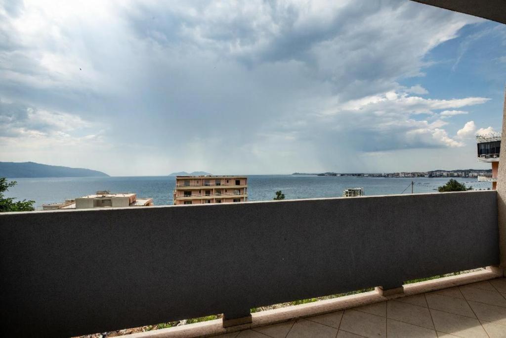 Sea View Apartment Vlorë Exteriör bild